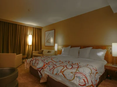 Hilton - St. Julians, Malta Hotelzimmer Beleuchtung